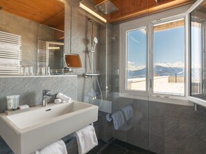Design Double Room | Bathroom | Free toiletries, hair dryer, slippers, towels - Hotel Art De Vivre (Crans-Montana)