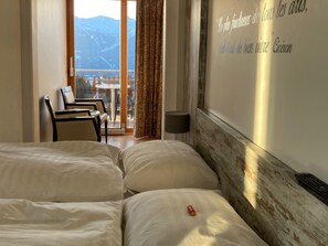 Design-Doppelzimmer | Allergikerbettwaren, Zimmersafe, Schreibtisch, Verdunkelungsvorhänge