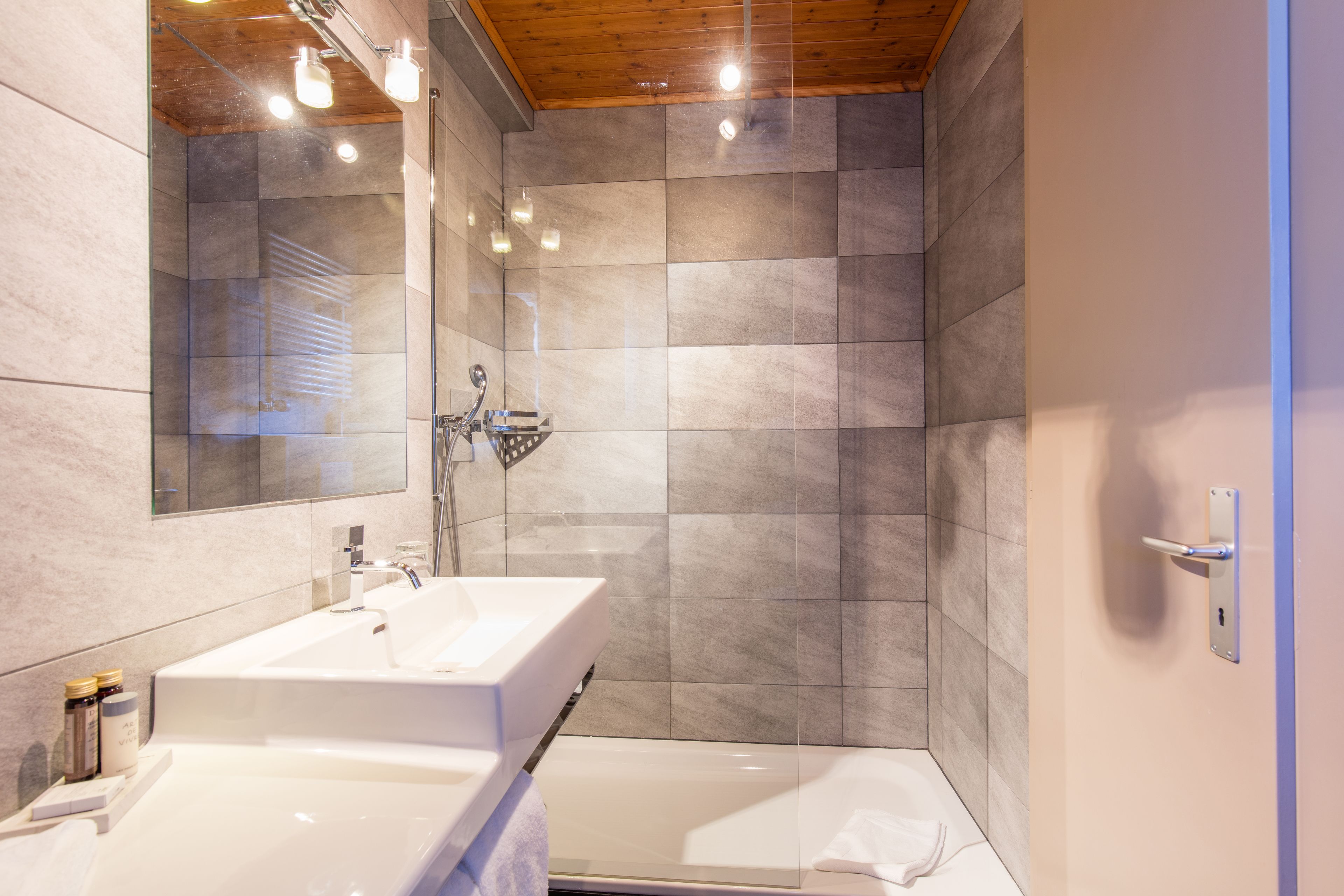 hypo-allergenic bedding, in-room safe, desk, blackout curtains