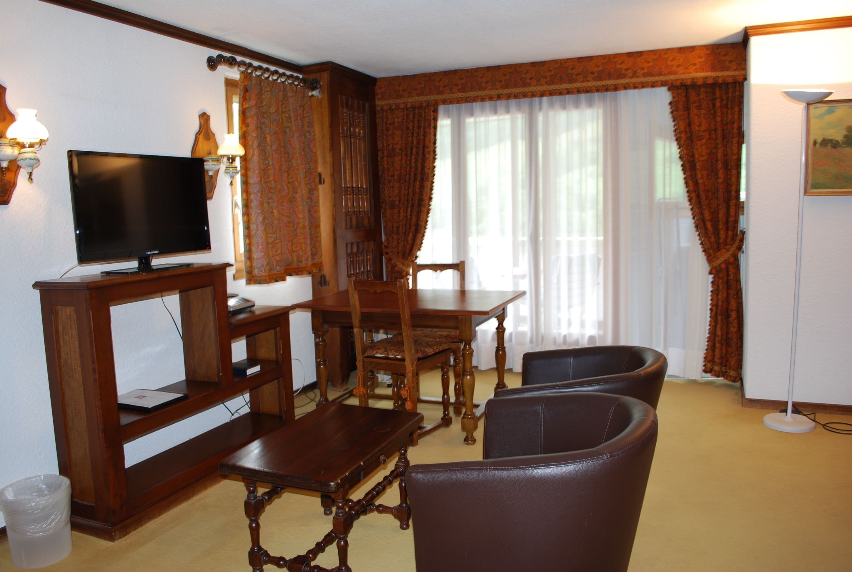 triple room, ground floor | living area | plasma tv