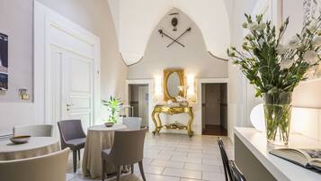 Basic Single Room, 1 King Bed, Private Bathroom (Santa Chiara) | Executive lounge