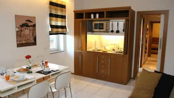 Fridge, microwave, stovetop, coffee/tea maker