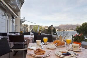 2 Restaurants, Mittagessen, Abendessen, mediterrane Küche