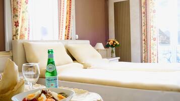 Doppelzimmer mit Seeblick | Zimmersafe, Schreibtisch, schallisolierte Zimmer, kostenloses WLAN