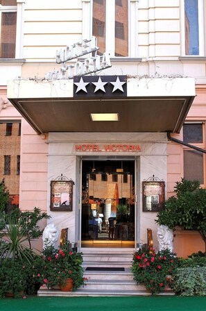 Property entrance - Hotel Victoria au Lac (Paradiso)