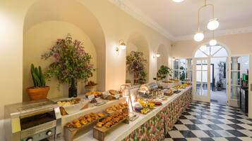 Dagelijks ontbijtbuffet (EUR 18 per persoon)