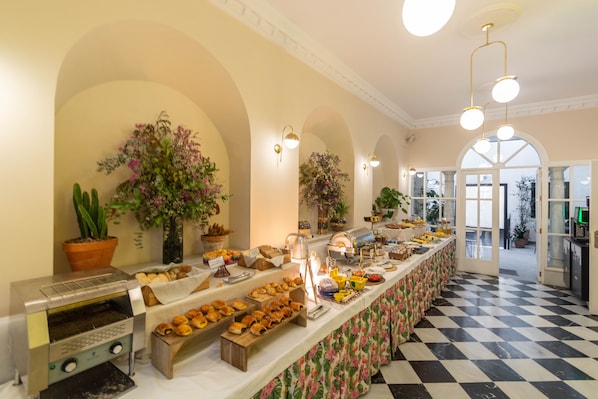 Daily buffet breakfast (EUR 18 per person)