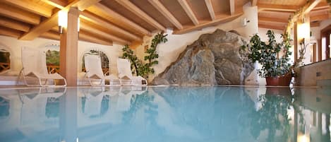 2 indoor pools, outdoor pool, open 7:30 AM to 7:00 PM, sun loungers