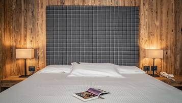 Junior Suite | Premium bedding, down duvets, pillow-top beds, minibar