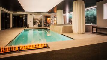 2 piscine coperte, 2 piscine all'aperto, cabine incluse nel prezzo