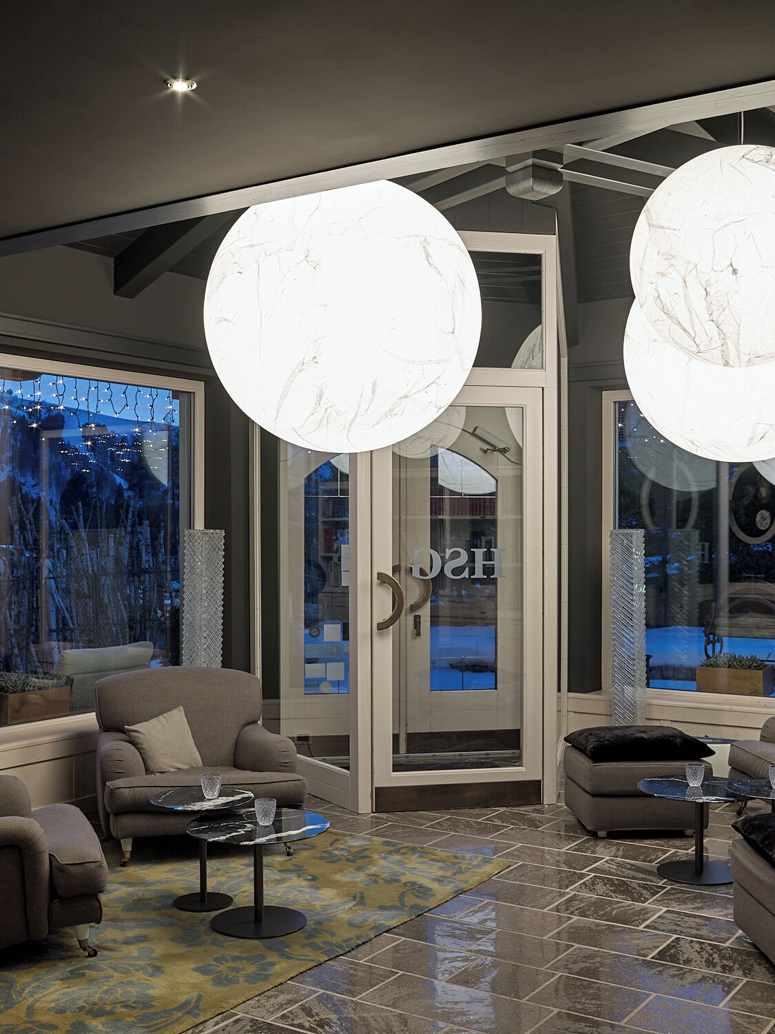 Lobby-lounge