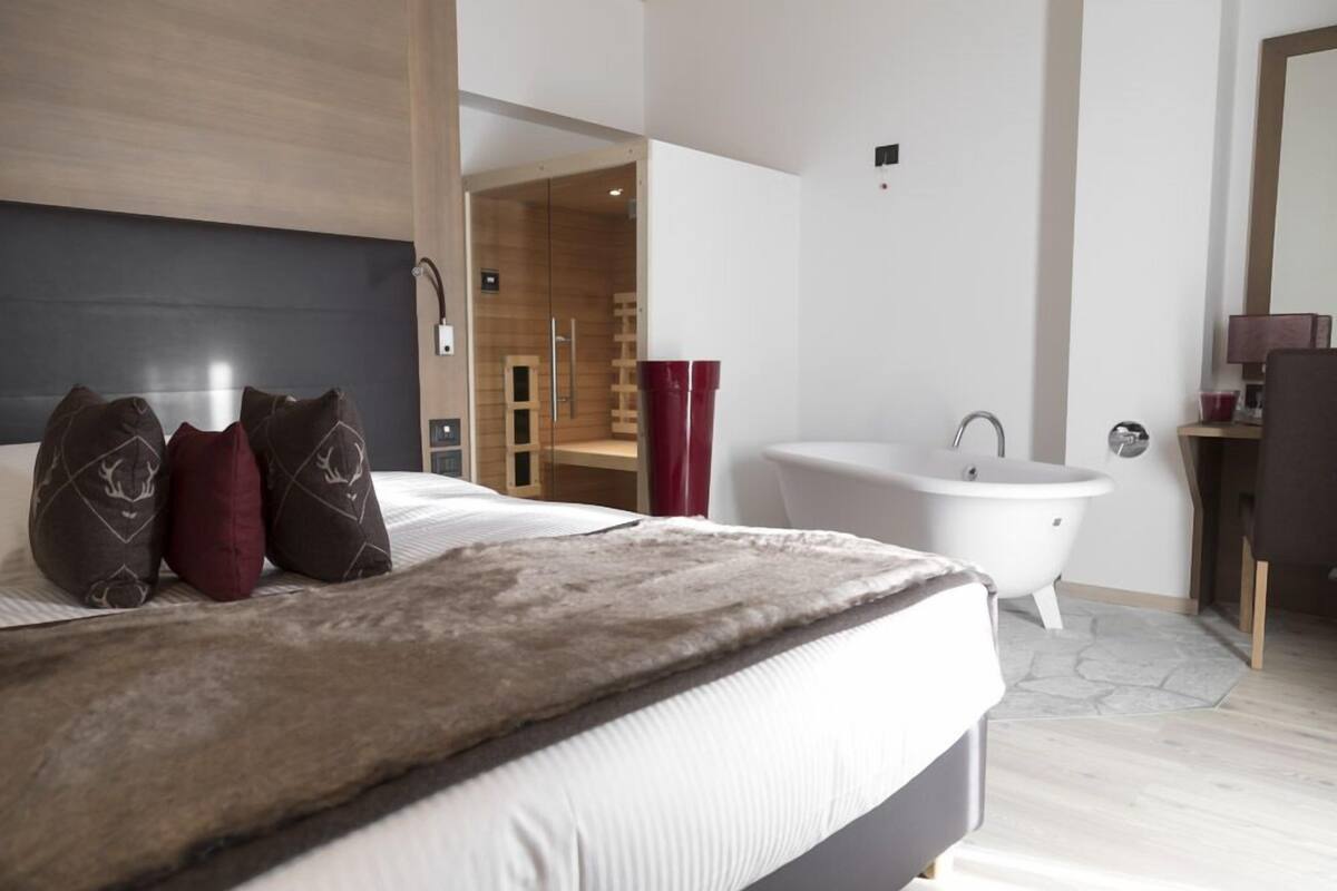 Camera Deluxe with Sauna | Sengetøy av topp kvalitet, dundyner, senger med overmadrass og minibar