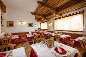 Frühstück, Mittagessen und Abendessen