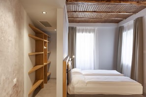 Down comforters, in-room safe, desk, free WiFi