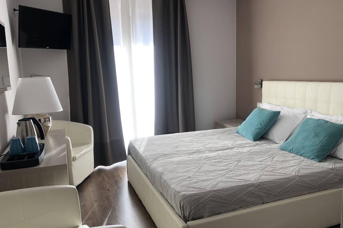Superior Double Room | Minibar, desk, blackout drapes, WiFi (free)