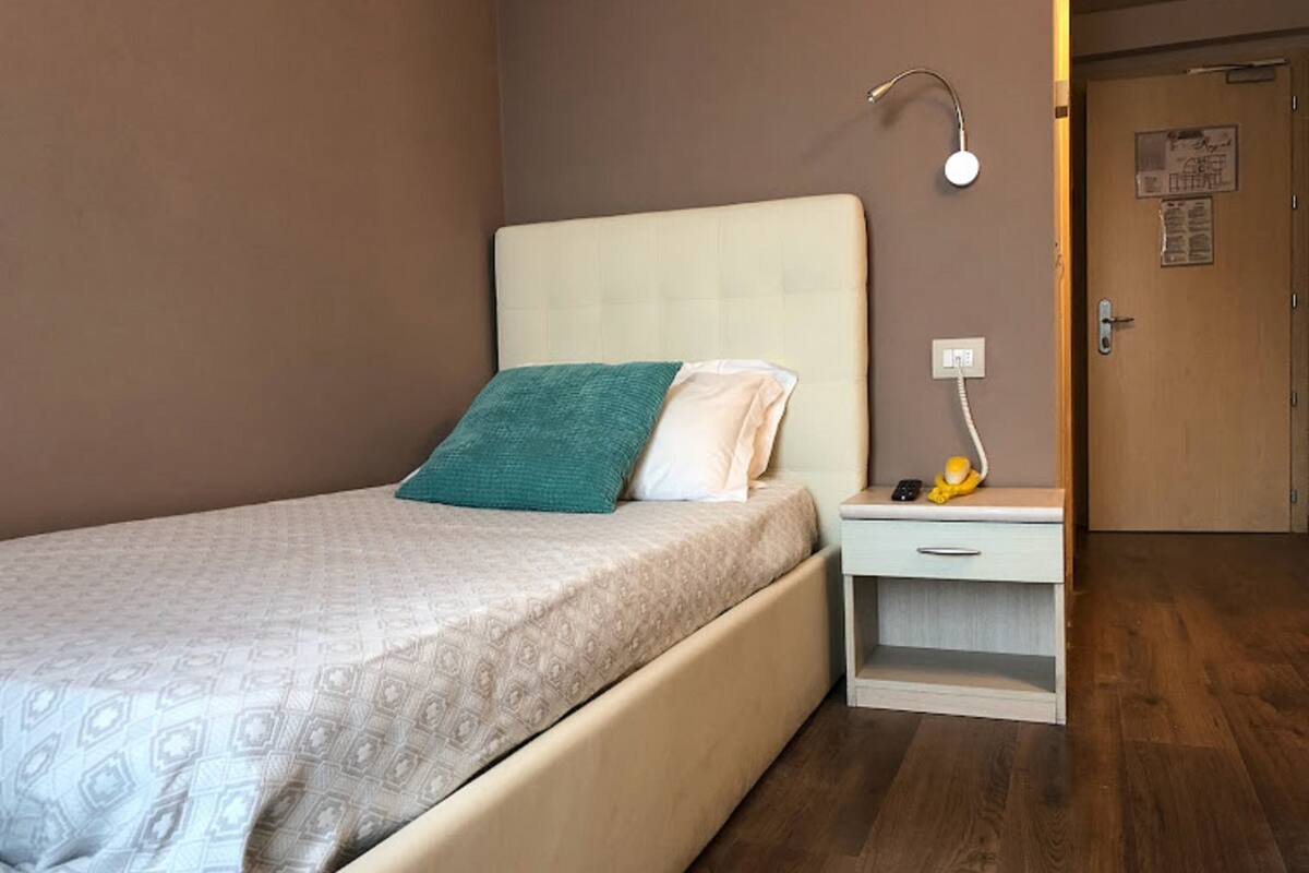 Superior Single Room | Minibar, desk, blackout drapes, WiFi (free)