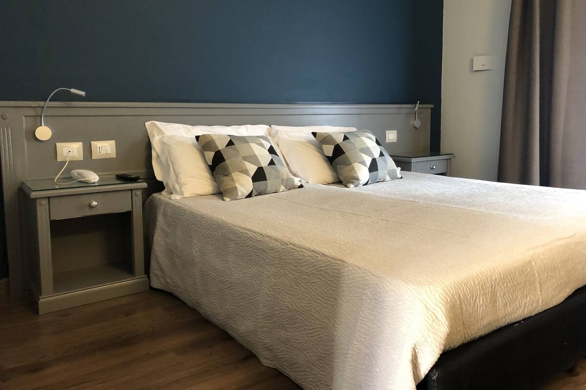 Economy Double Room | Minibar, desk, blackout drapes, WiFi (free)