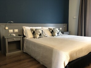 Economy-Doppelzimmer | 1 Schlafzimmer, Minibar, Schreibtisch, Verdunkelungsvorhänge