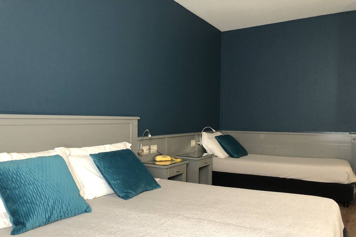 Classic Triple Room | Minibar, desk, blackout drapes, WiFi (free)