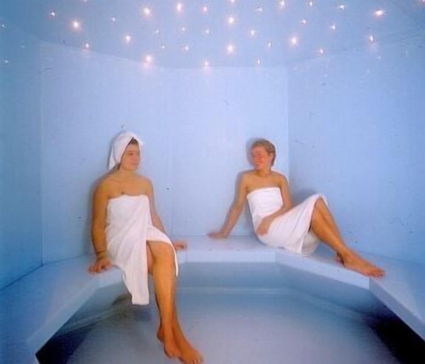 Sauna, hot tub, steam room