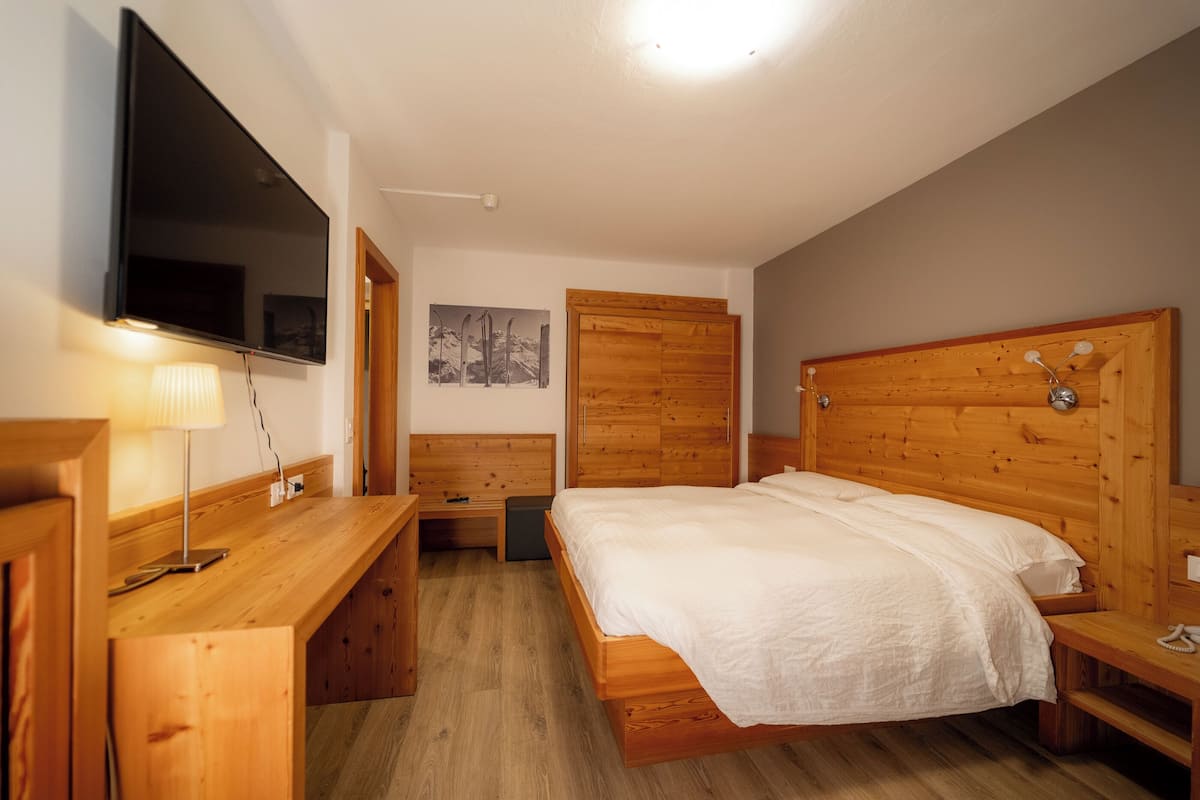 Chambre triple | Coffre-fort pour ordinateur portable, bureau, accès au Wi-Fi (inclus)