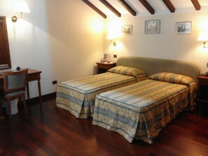 Chambre Double | Minibar, coffres-forts dans les chambres, bureau, chambres insonorisées