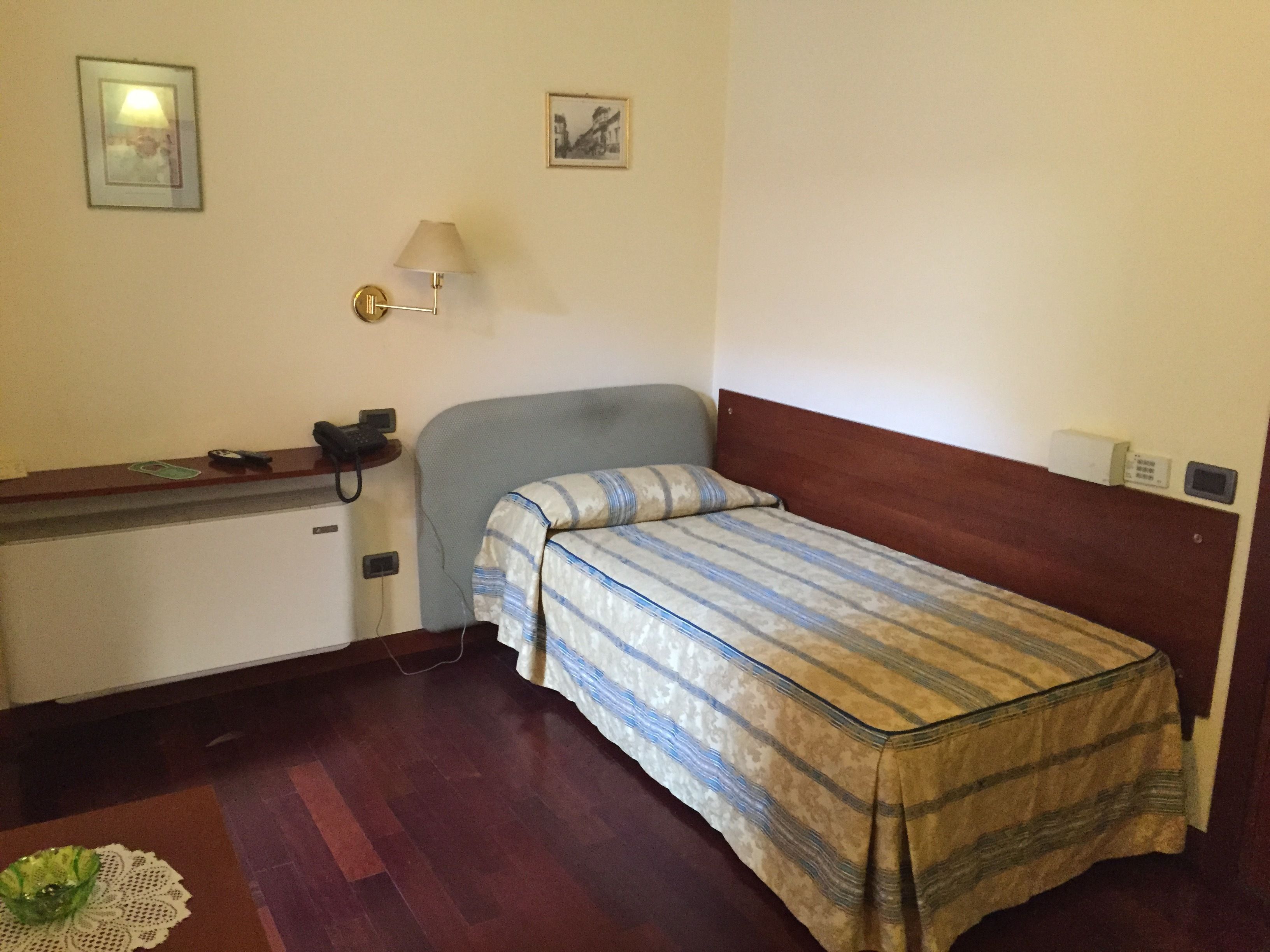 single room | minibar, in-room safe, desk, soundproofing