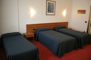 Minibar, skrivebord, wi-fi (inkludert) og sengetøy