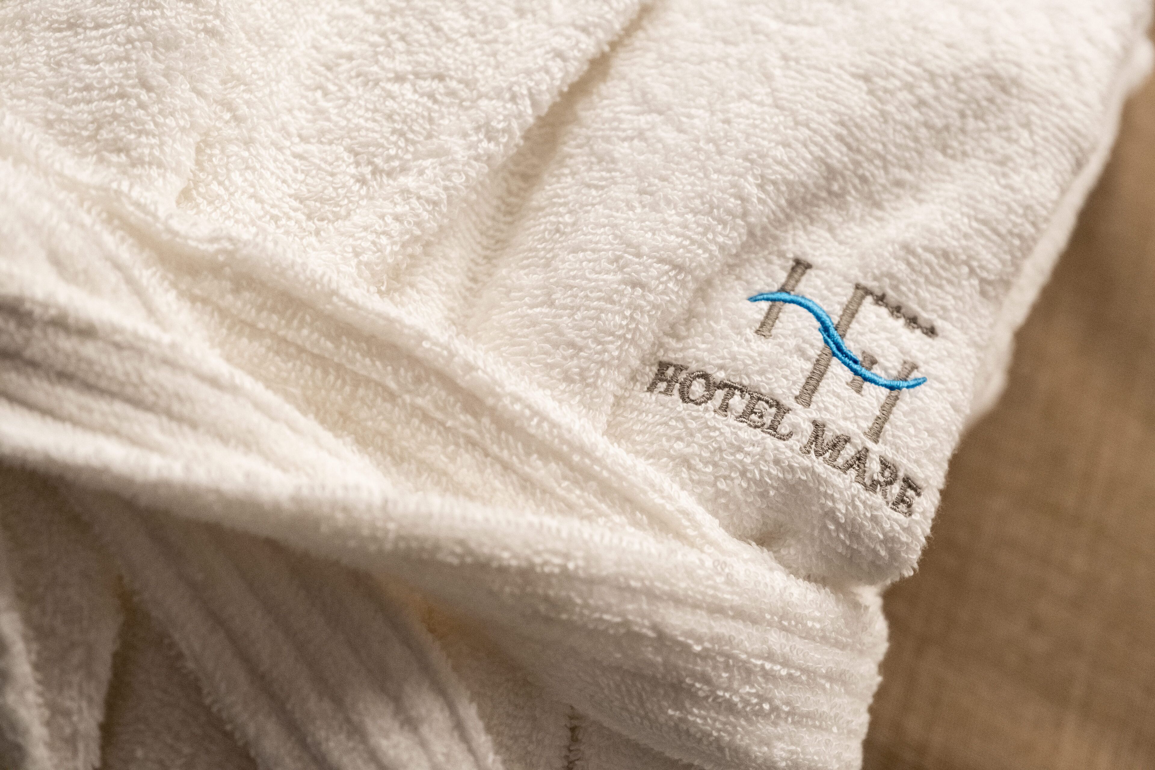 1 bedroom, egyptian cotton sheets, hypo-allergenic bedding, down duvets