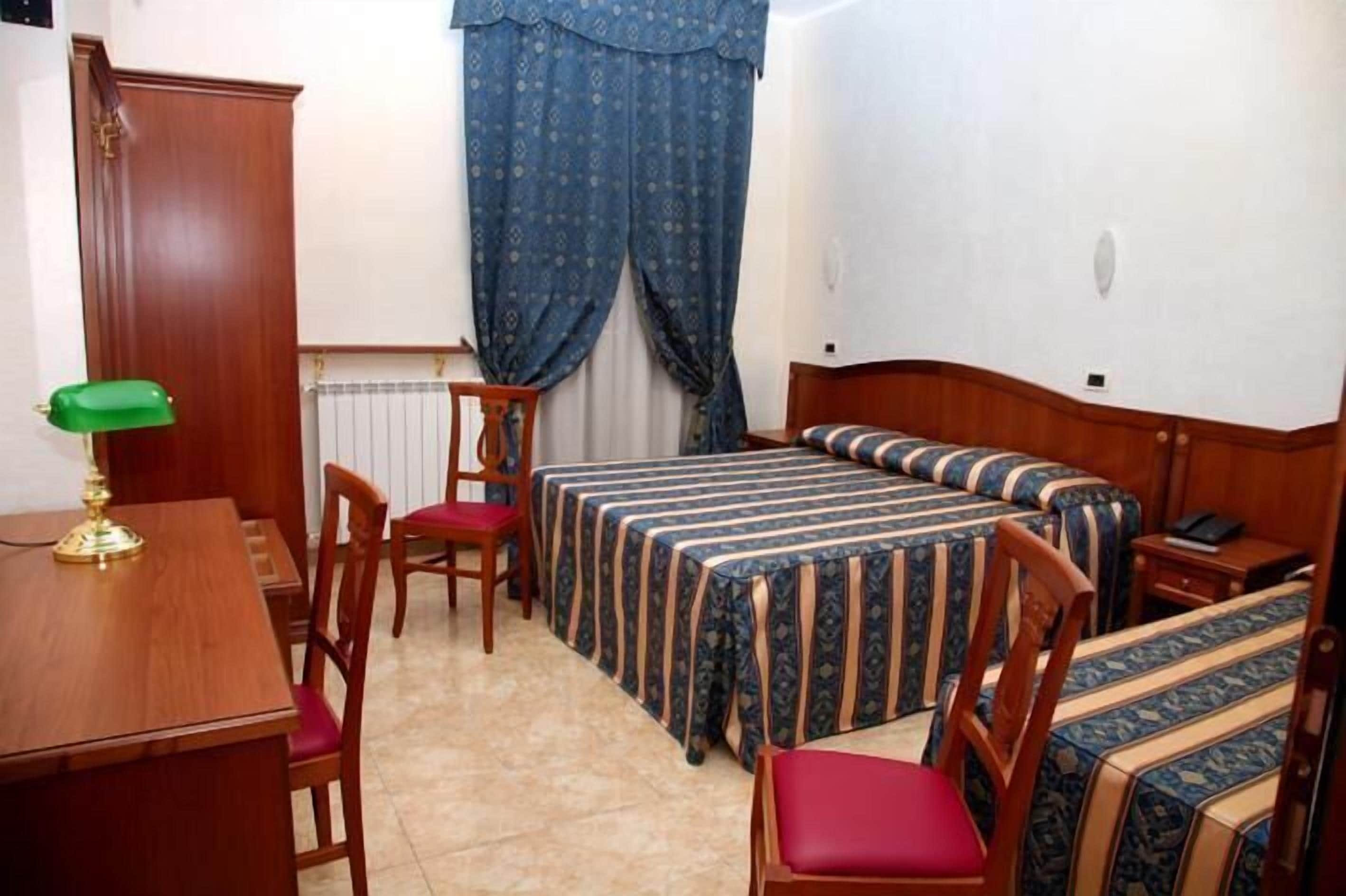 desk, free cots/infant beds, free wifi