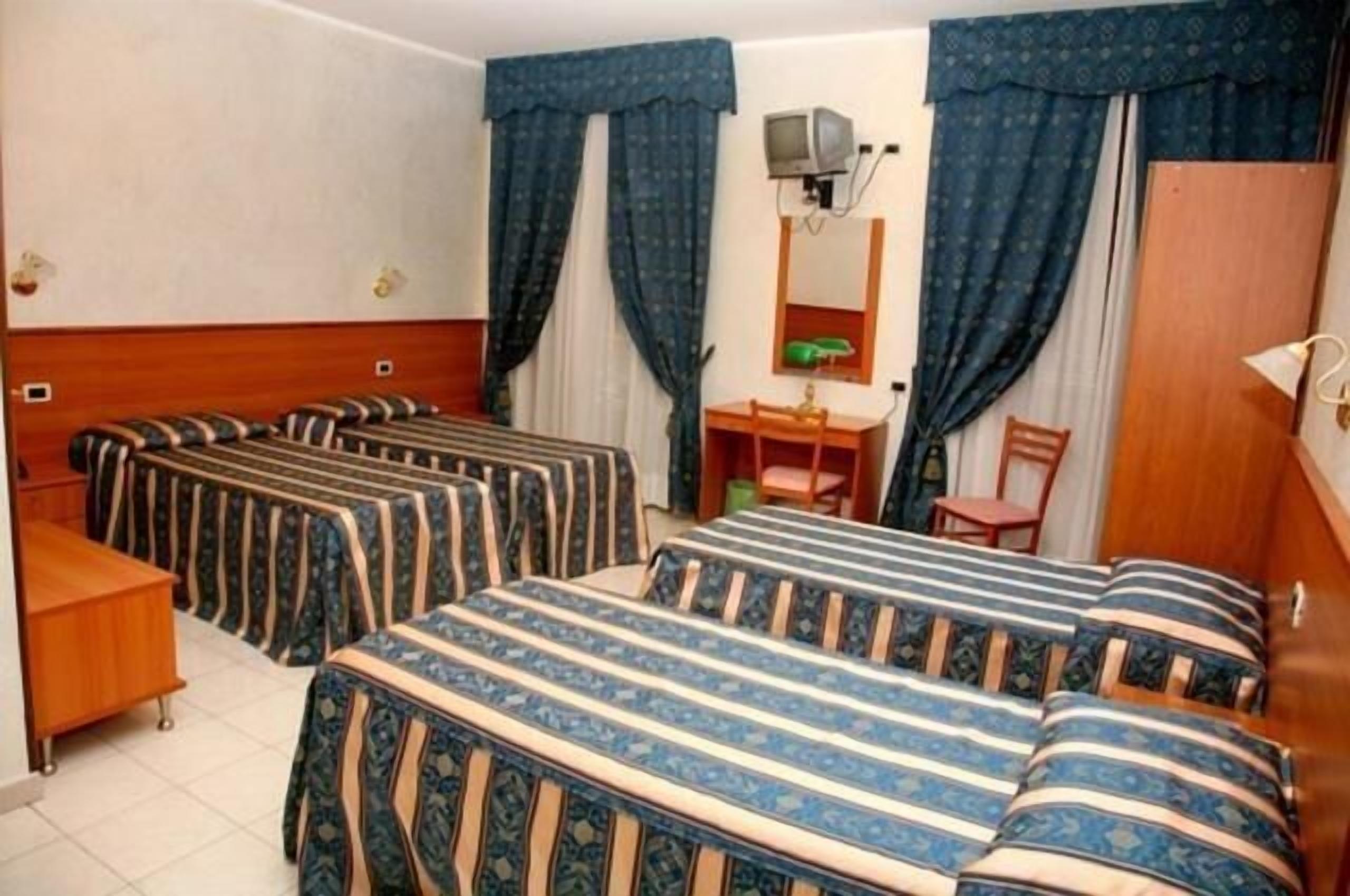 desk, free cots/infant beds, free wifi