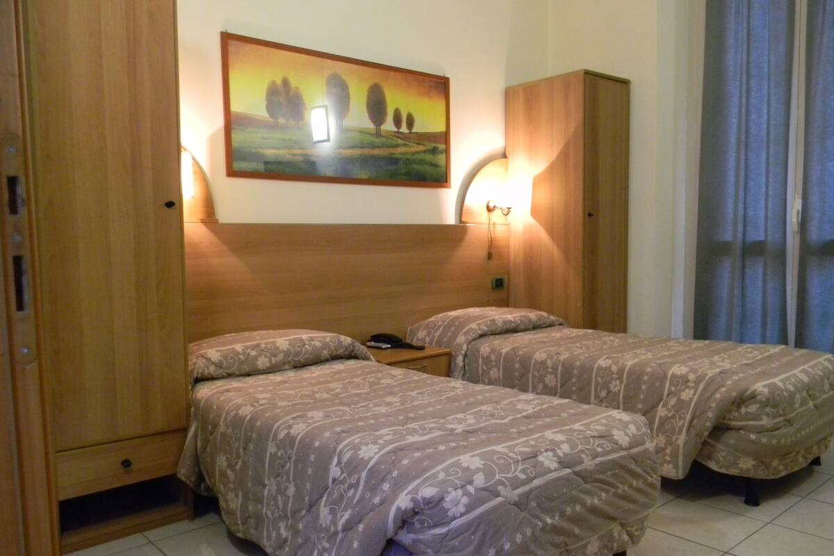 Standard Room, 2 Twin Beds | In-room safe, desk, blackout drapes, soundproofing