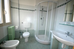 Shower, free toiletries, hair dryer - Hotel Eden (Turin)