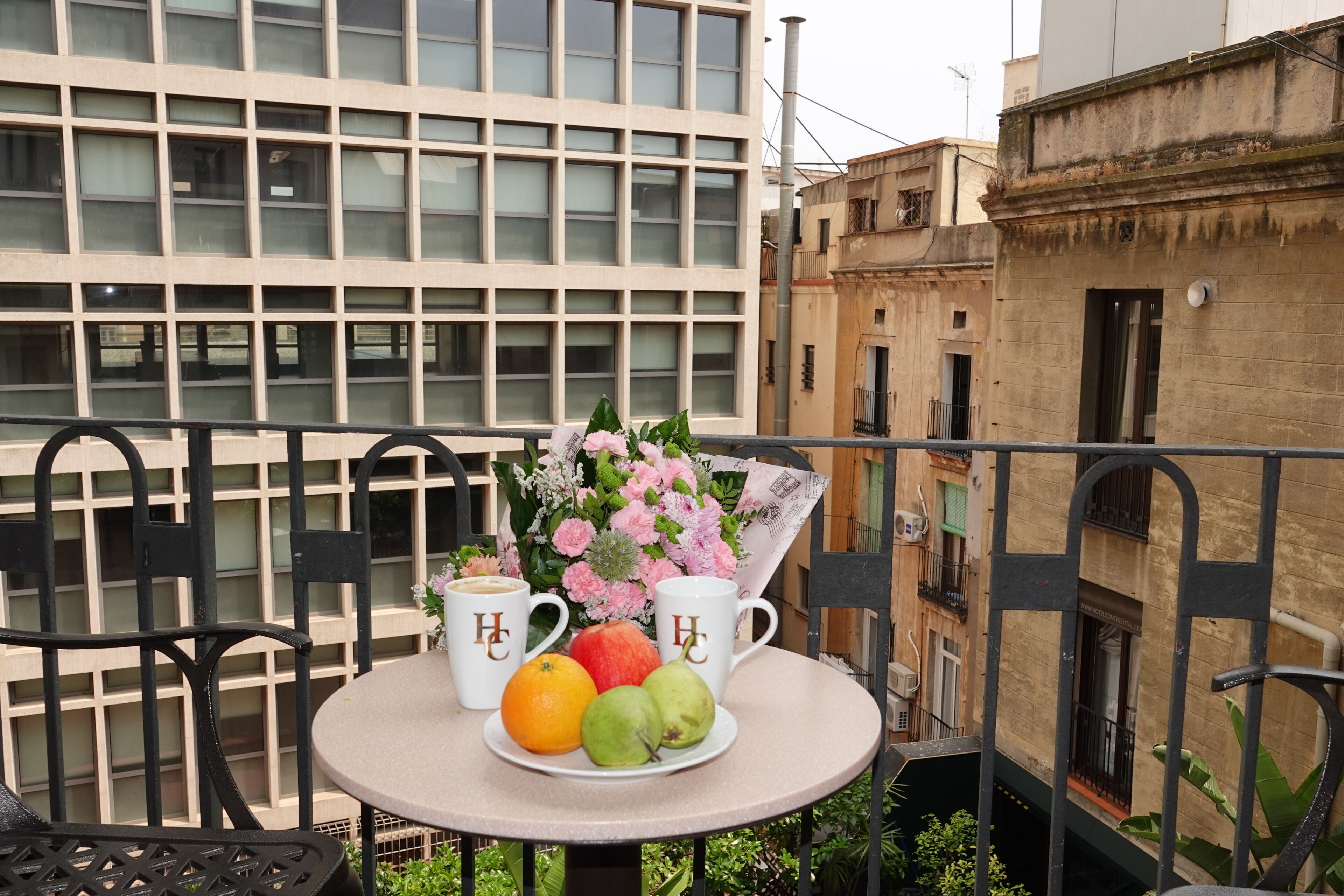 Phòng đôi Superior (Le Patio) | Bộ đồ giường cao cấp, minibar, két bảo mật tại phòng, bàn 