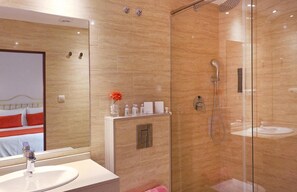 Free toiletries, hair dryer, towels - Hotel Continental Barcelona (Barcelona)