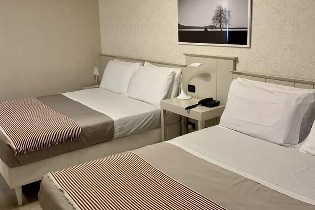 四人房 | 意大利 Frette 床单、迷你吧、客房内保险箱、办公桌