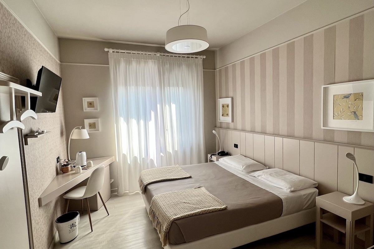 double room | frette italian sheets, minibar, in-room safe, desk