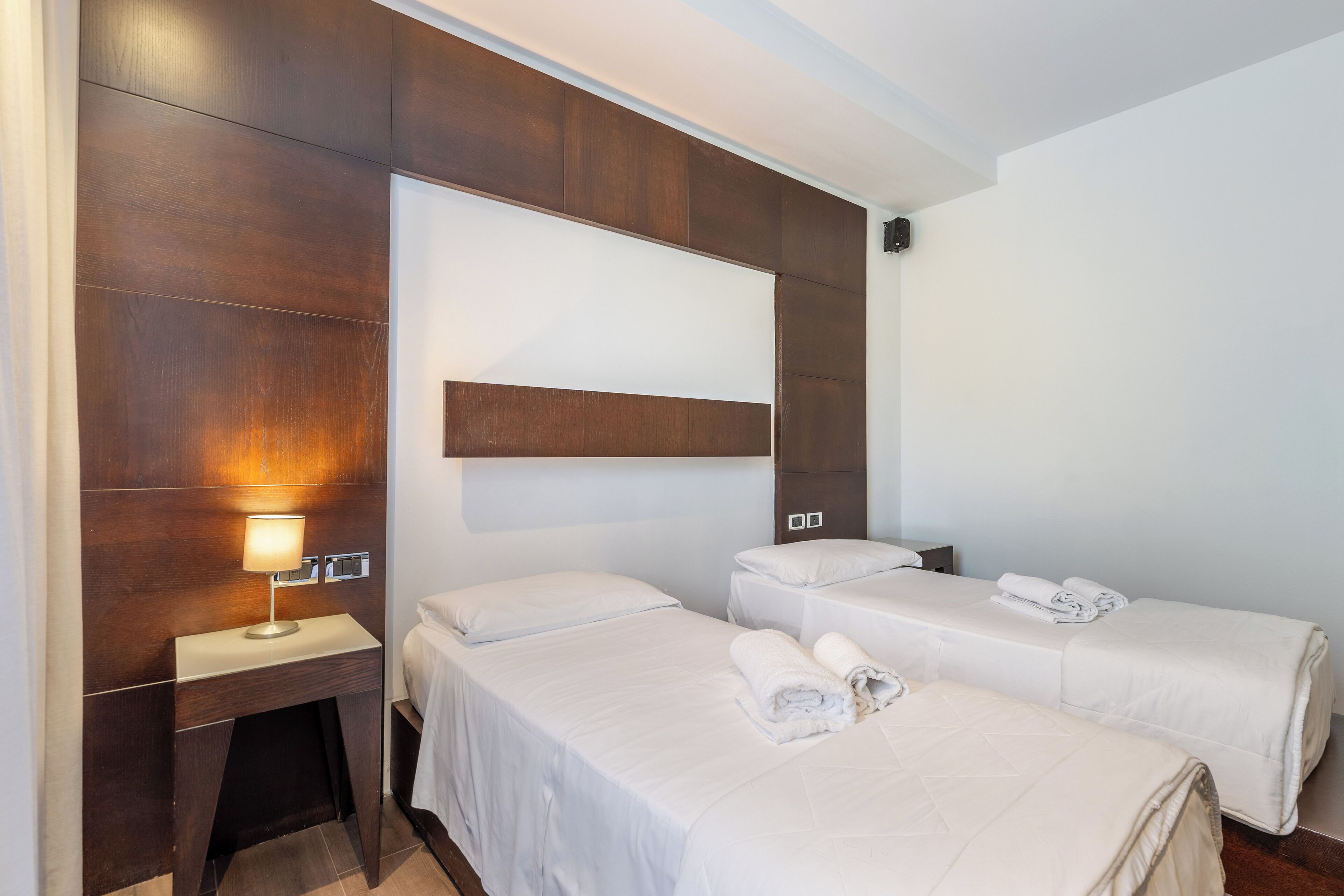 standard twin room | premium bedding, down duvets, memory-foam beds, minibar