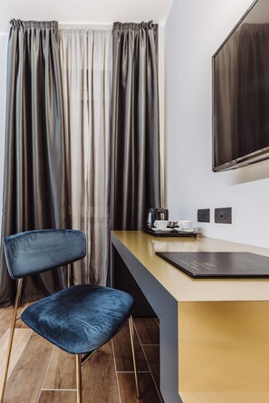 Hypo-allergenic bedding, minibar, desk, laptop workspace - Hotel Europa (Chivasso)