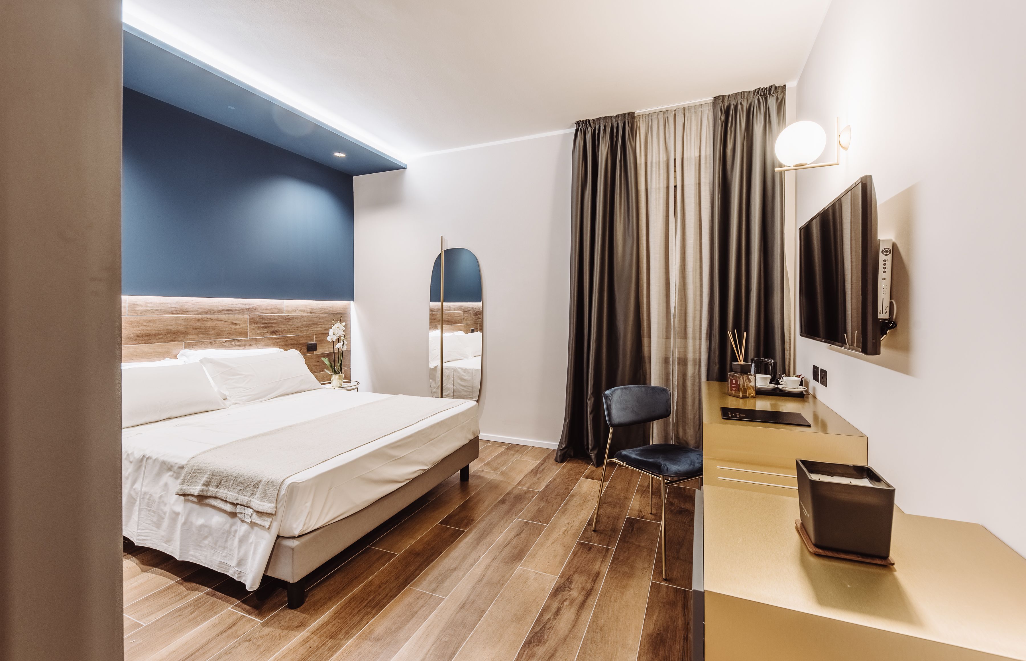 deluxe double room single use | 1 bedroom, hypo-allergenic bedding, minibar, desk