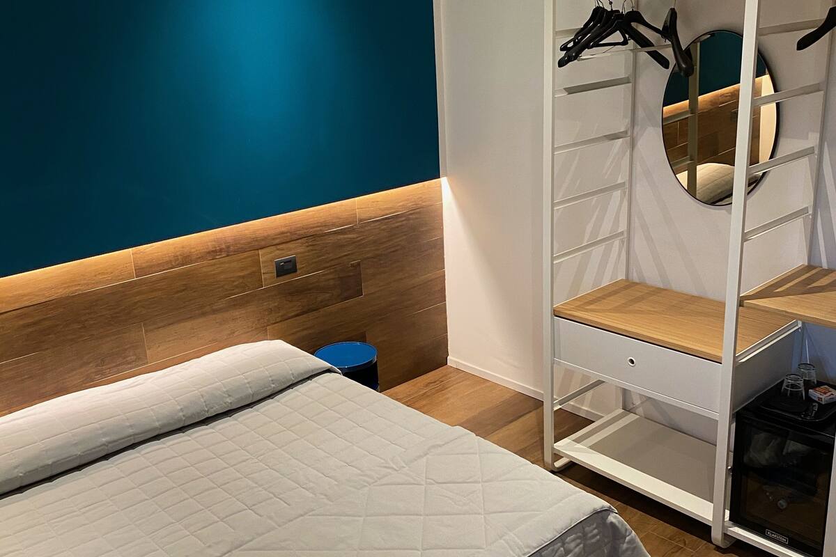 1 bedroom, hypo-allergenic bedding, minibar, desk