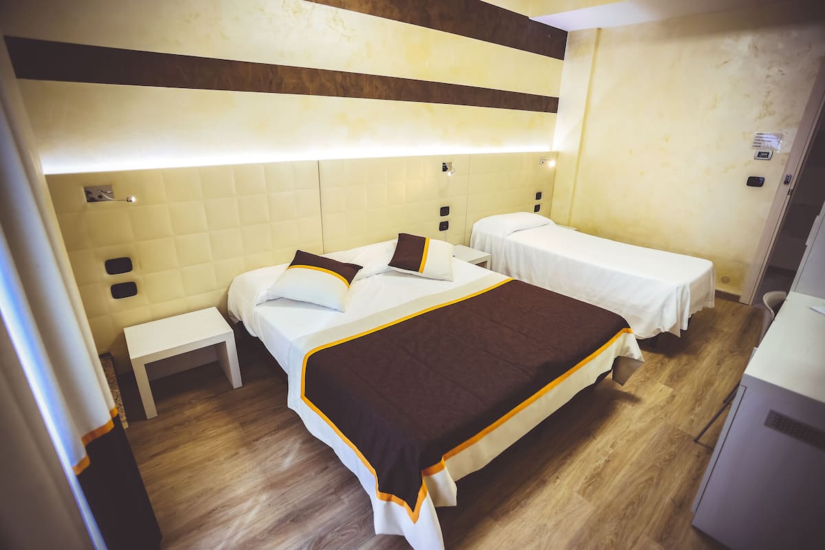 Minibar, desk, soundproofing, free WiFi