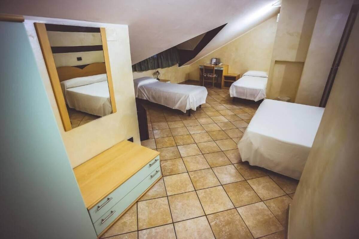 Minibar, desk, soundproofing, free WiFi