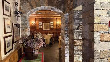 Breakfast, lunch, dinner served; local cuisine