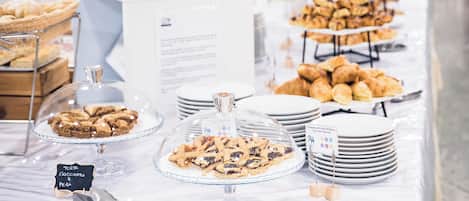 Desayuno buffet (EUR 15 por persona)