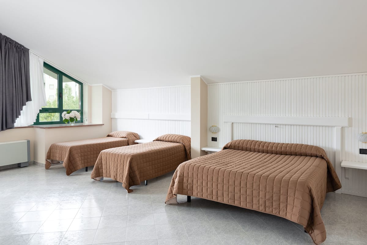 Quadruple Room | 1 bilik tidur, tilam berlapik, meja, ruang kerja komputer riba