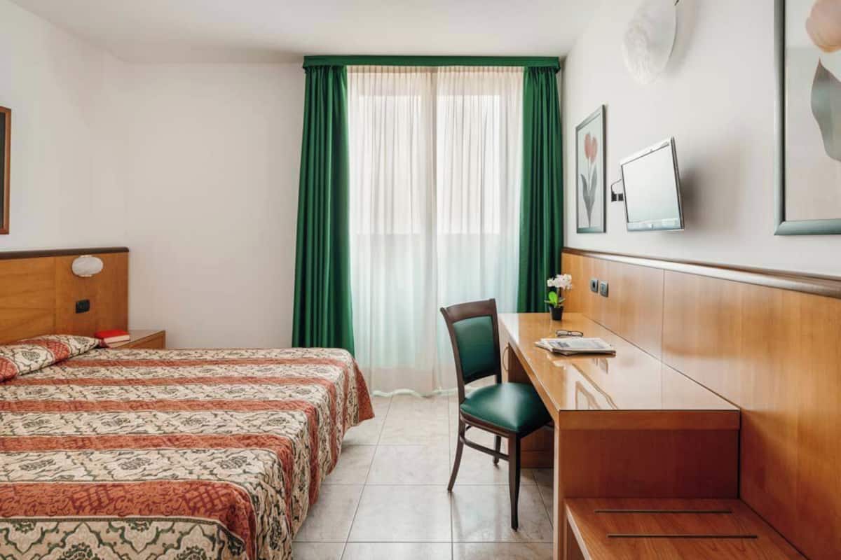 Comfort Double Room | 1 bedroom, pillowtop beds, desk, laptop workspace
