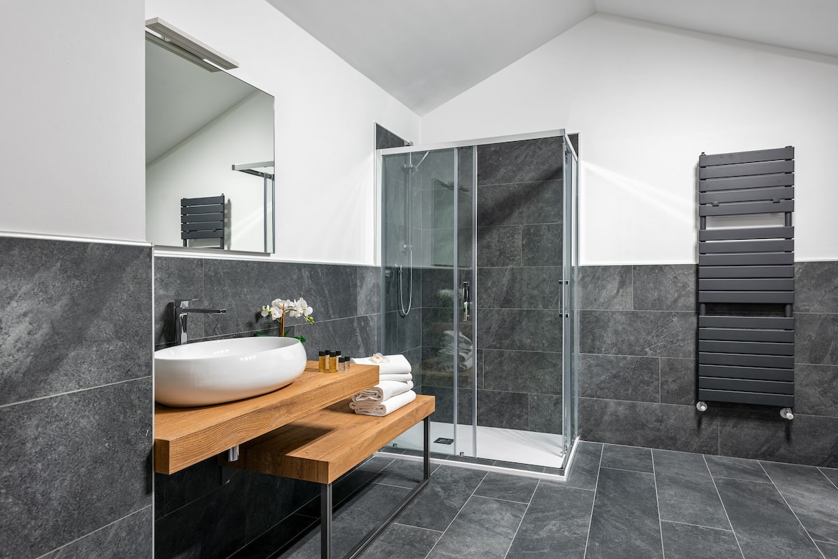 junior suite | bathroom | shower, free toiletries, hair dryer, bidet