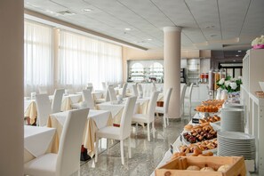 Daily buffet breakfast (EUR 15 per person) - Rivoli Hotel (Rivoli)