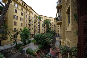 Courtyard - Fiocca (Rome)